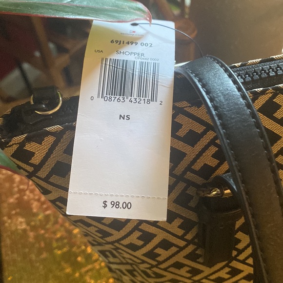 Tommy Hilfiger bag 13X 9 1/2” in size - Picture 2 of 12